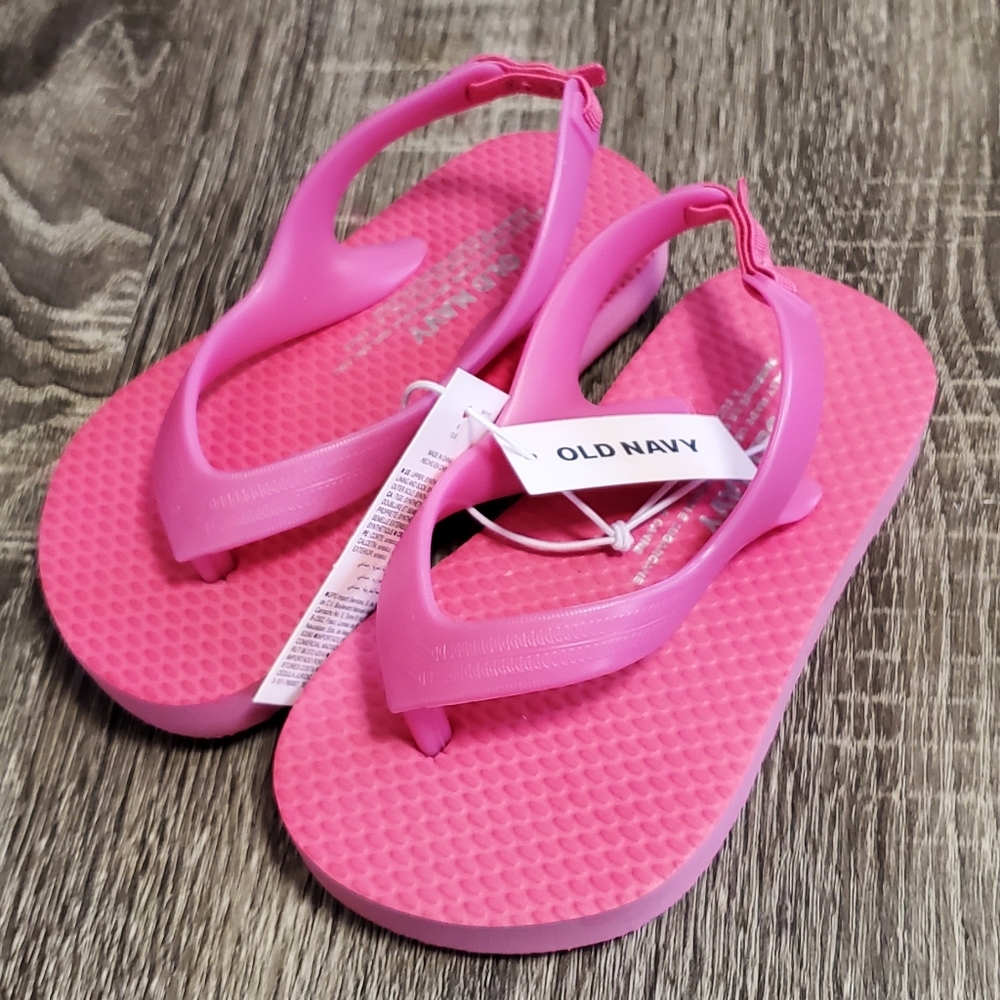 Old Navy Girl sandals size 6, pink NEW